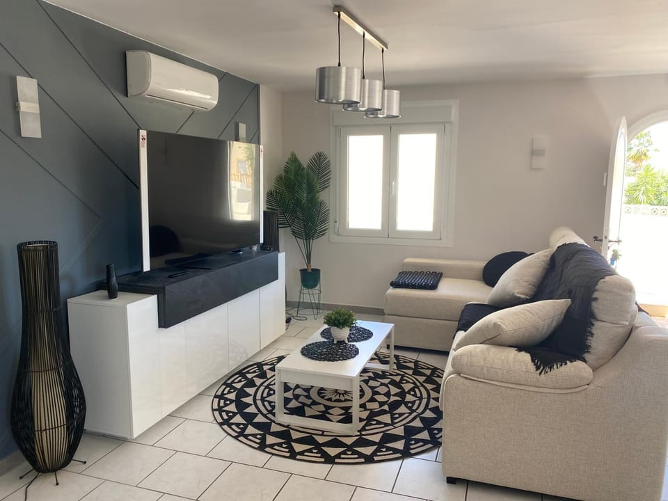 Communal lounge/ TV room, TV and multimedia, Living room, Seating area