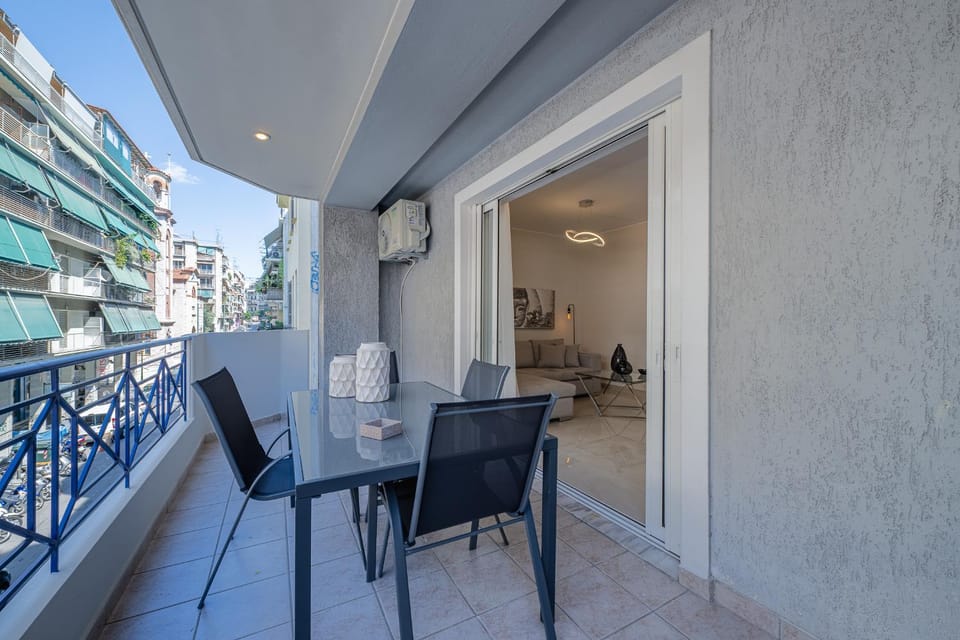 Property building, Balcony/Terrace, Dining area