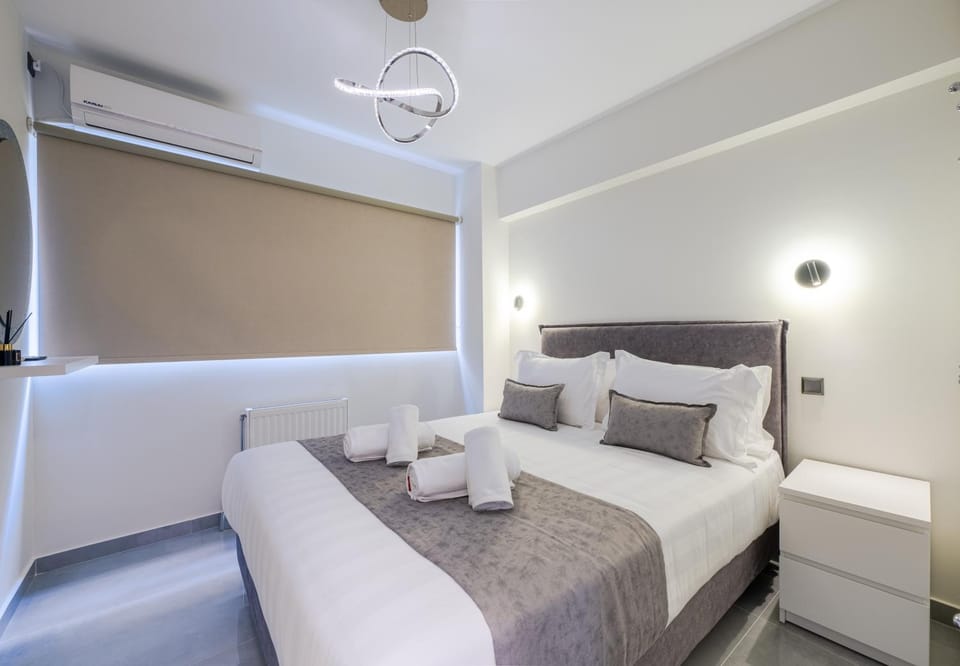Bed, Photo of the whole room, Bedroom, towels, air conditioner
