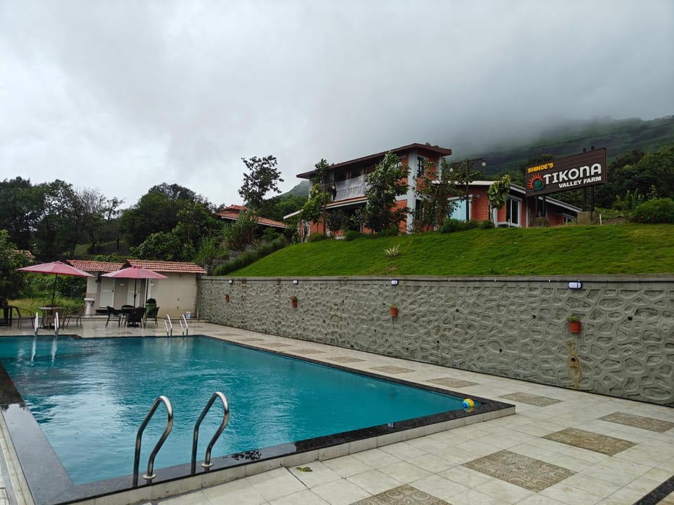 Property building, Restaurant/places to eat, Swimming pool