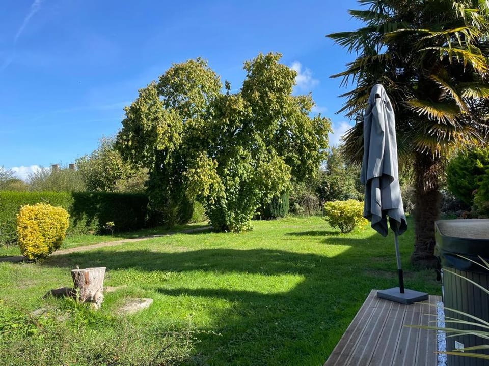 Day, Garden view