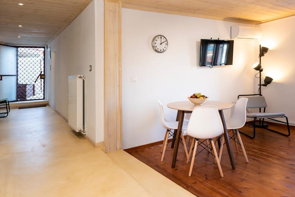 TV and multimedia, Living room, Dining area