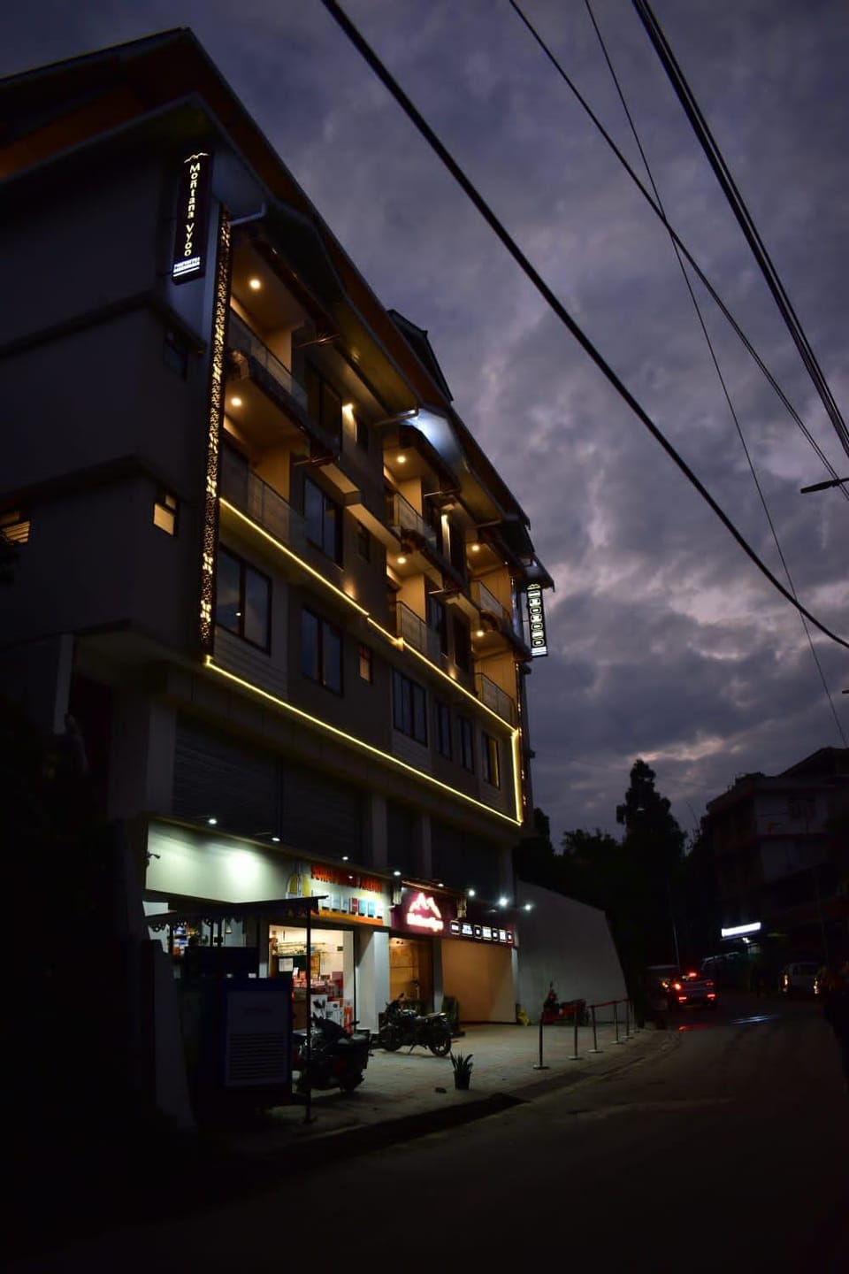 Property building, Facade/entrance, Night