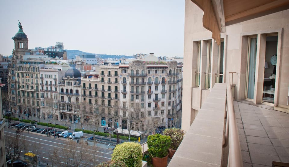 Facade/entrance, City view