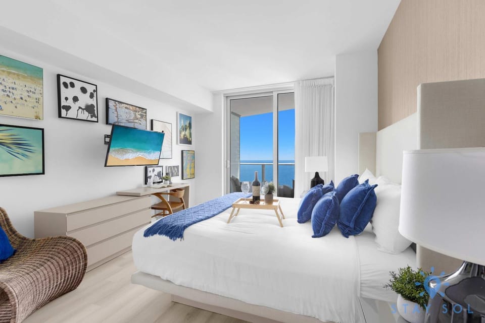 Insane Ocean View Balcony - Beachfront Condo - Pool Apartment in Hollywood Beach