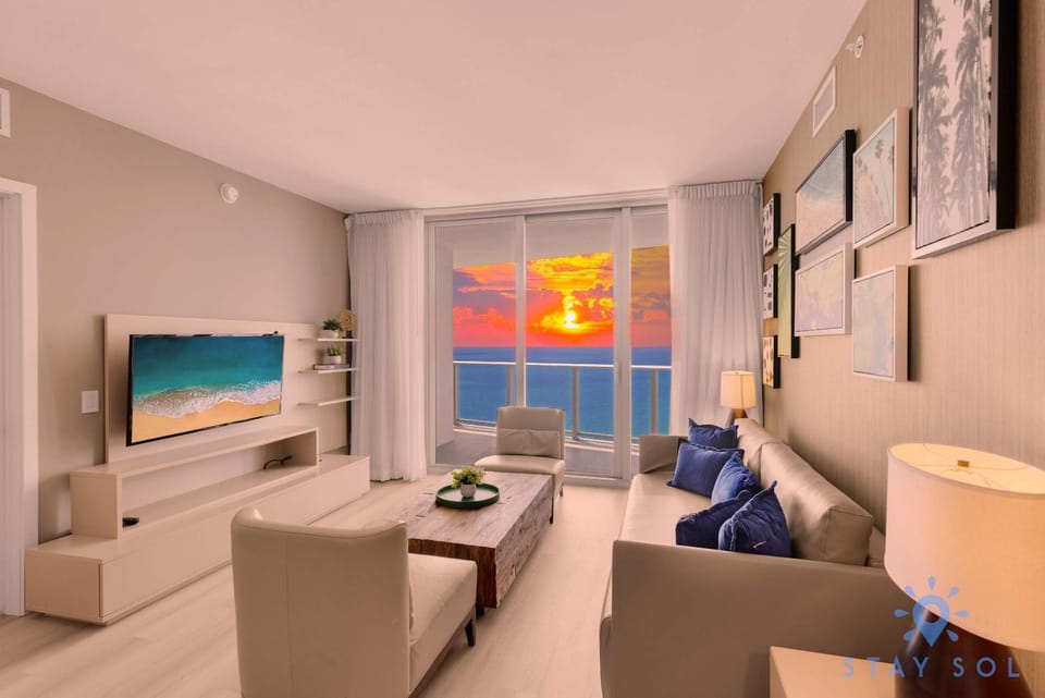 Insane Ocean View Balcony - Beachfront Condo - Pool Apartment in Hollywood Beach