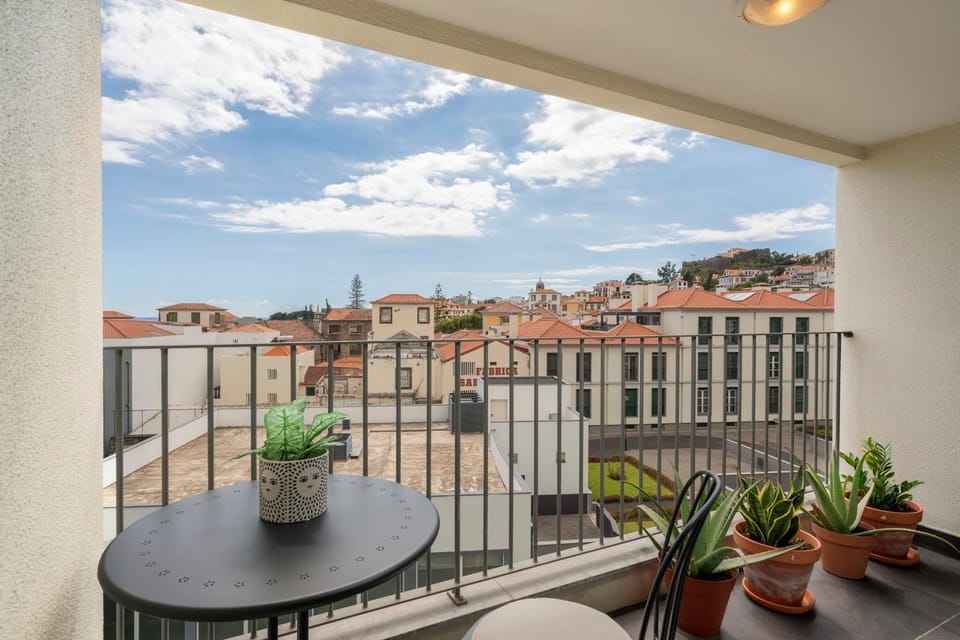 View (from property/room), Balcony/Terrace, City view