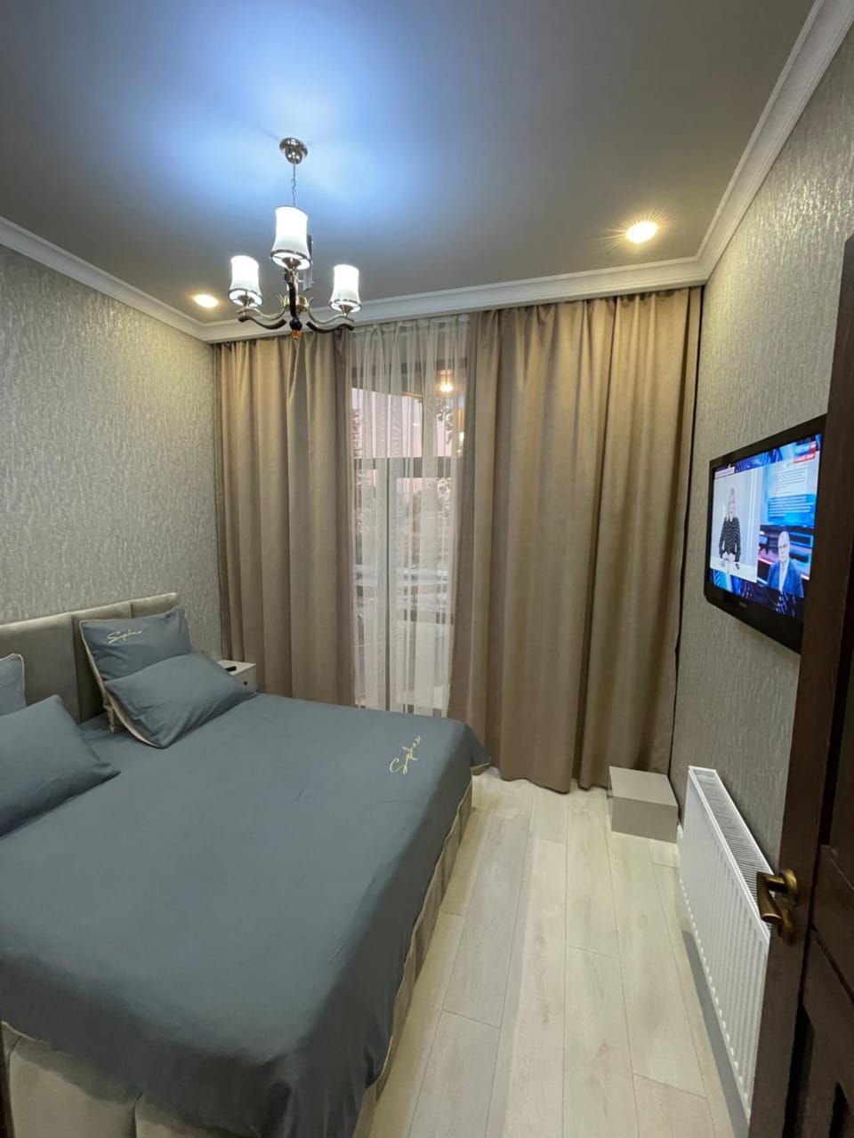 Bed, TV and multimedia, Bedroom