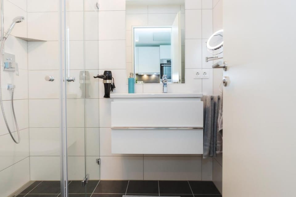 Shower, Bathroom, towels