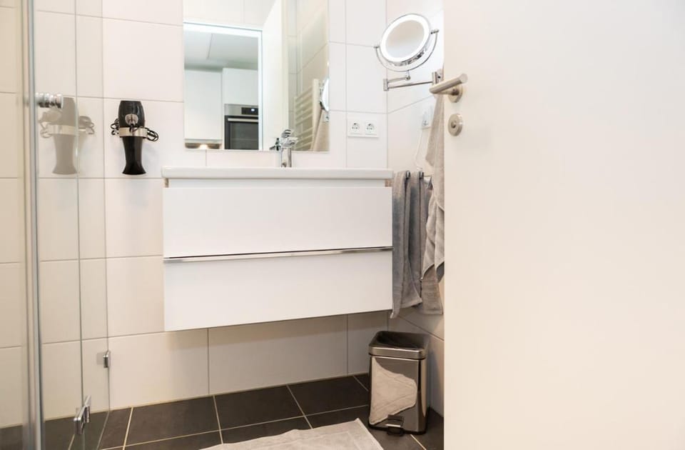 Bathroom, towels