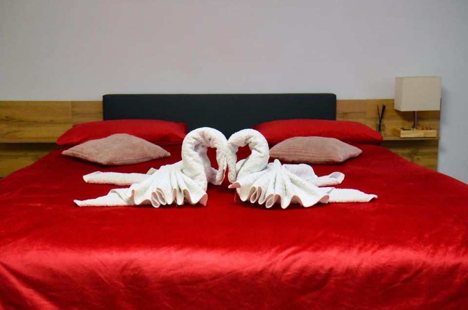 Bed, towels