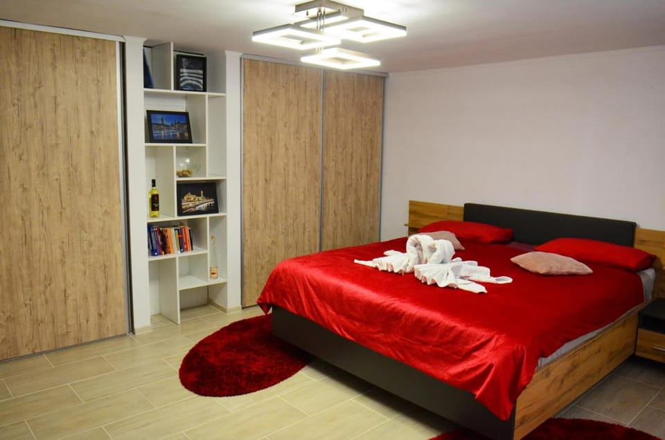 Bed, Bedroom, towels