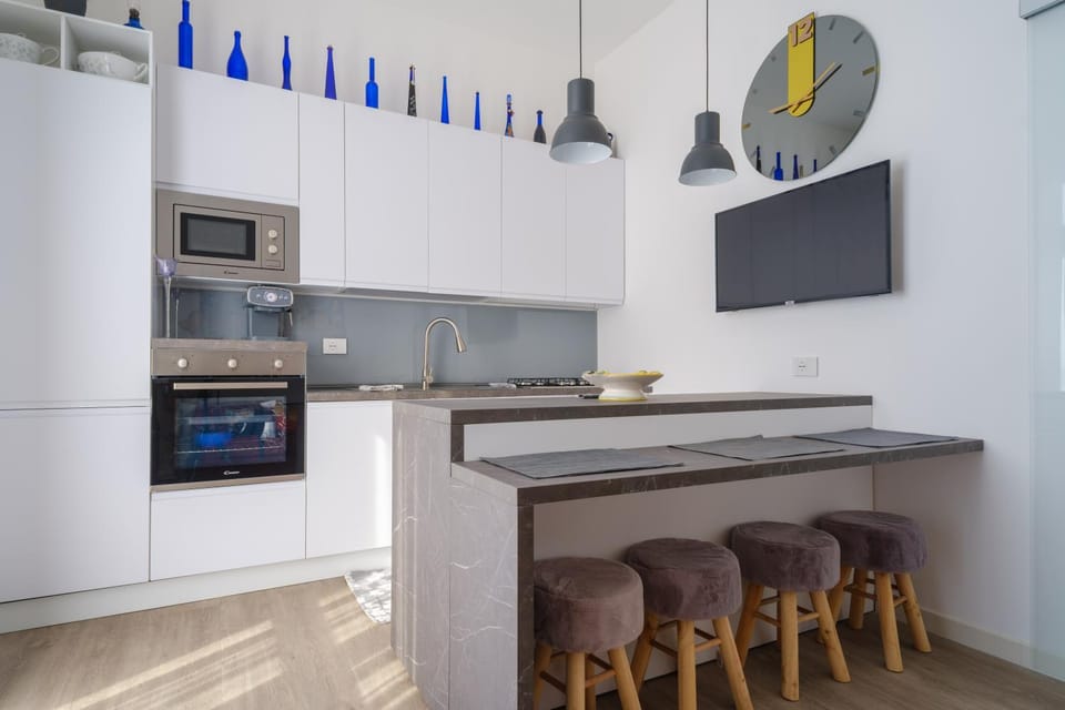 Property building, Kitchen or kitchenette, Living room