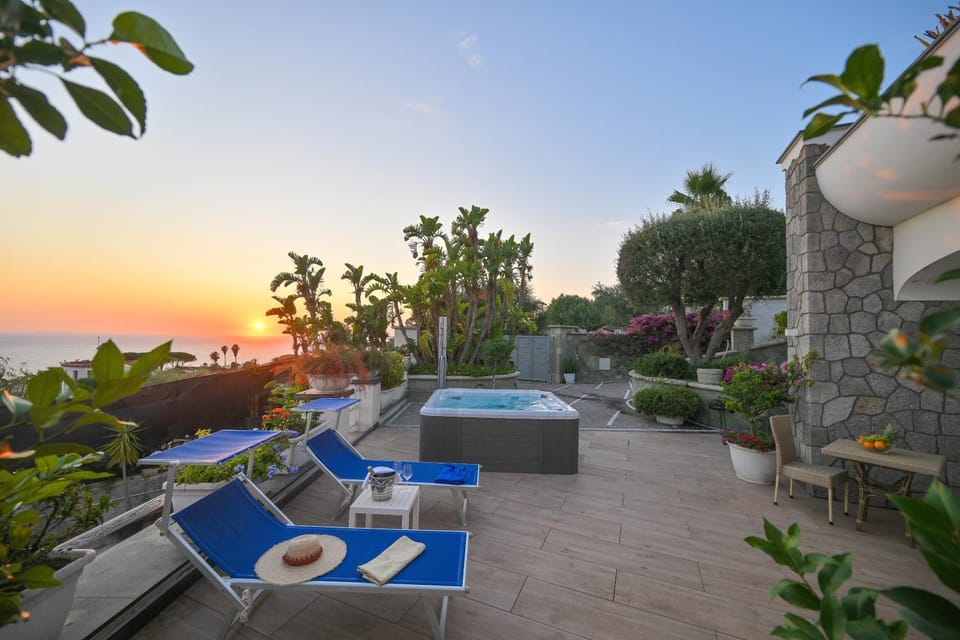 Villino La Canfora House in Forio