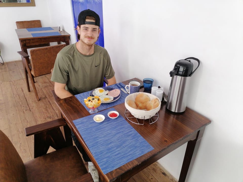 Guests, Breakfast