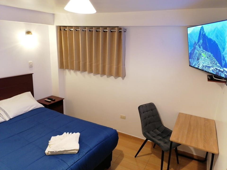 Bed, TV and multimedia, Photo of the whole room, Bedroom, hair dresser