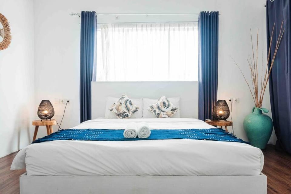 Cosy PRIVATE 3 BEDROOM vacation villa (5 mins to FINNS BEACH) Villa in North Kuta