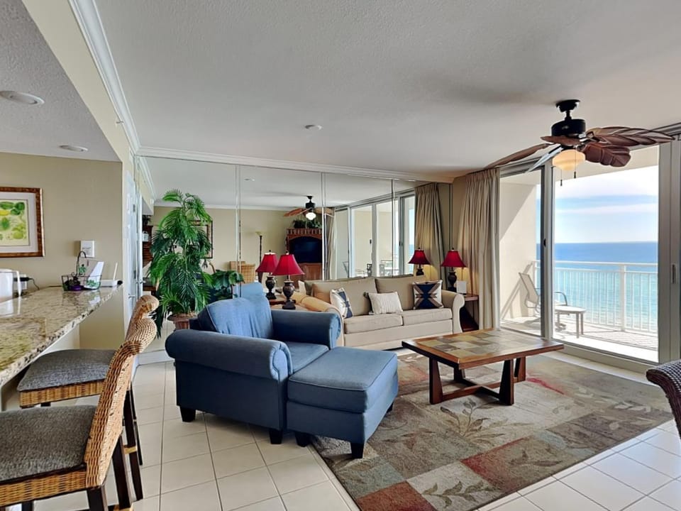 Balcony/Terrace, Living room, Seating area, Sea view, furniture