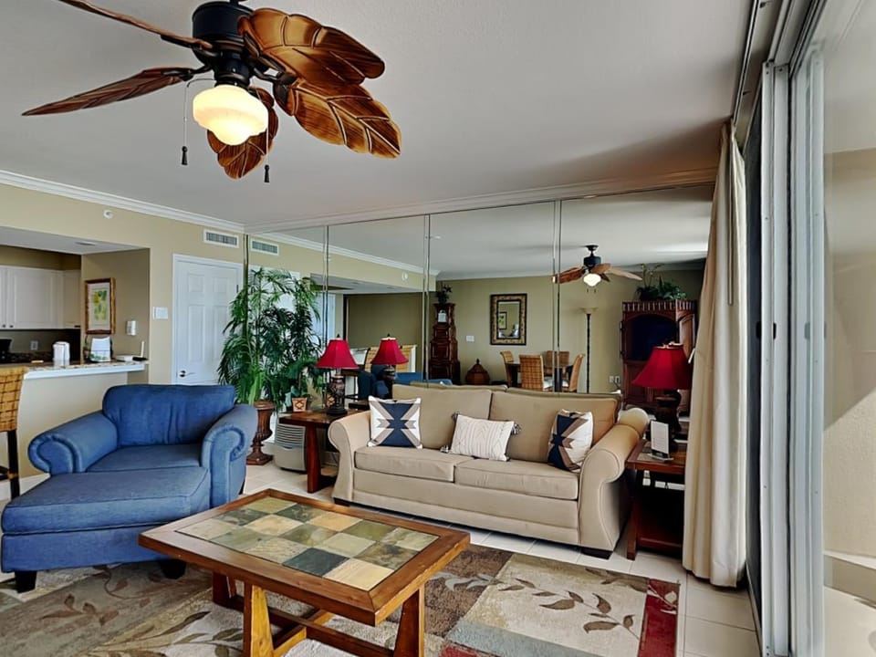 Living room, Seating area, Dining area, furniture, air conditioner