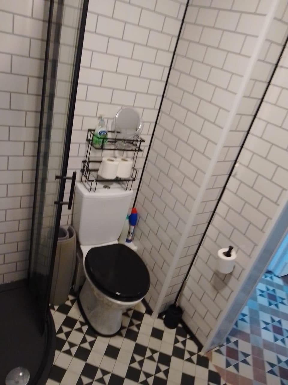 Shower, Toilet, Bathroom, towels