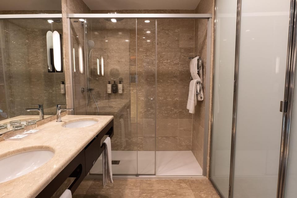 Shower, Bathroom, towels