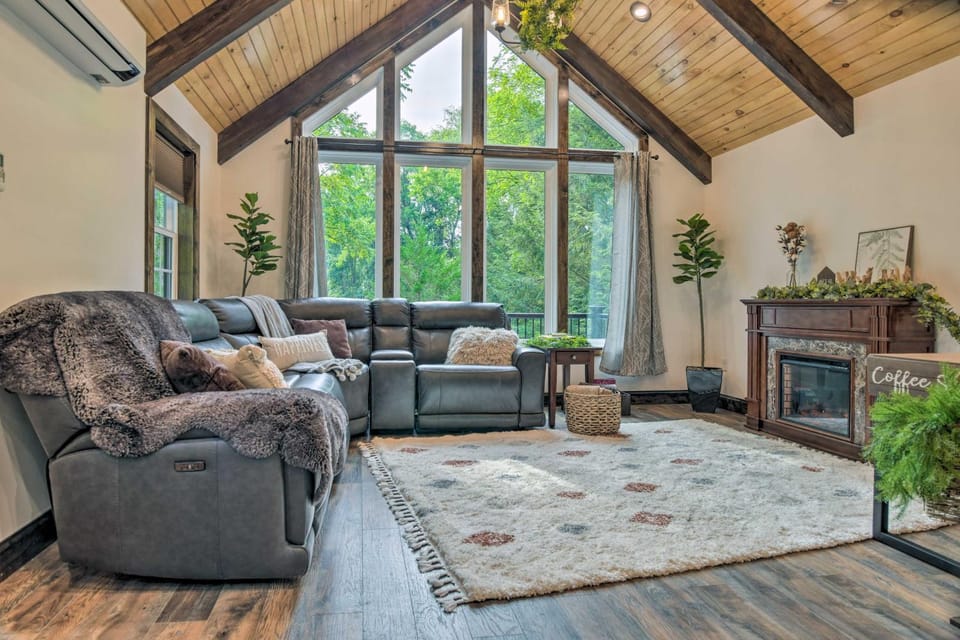 Pet-Friendly Delta Cabin w/ Private Hot Tub! Cabin in Pennsylvania