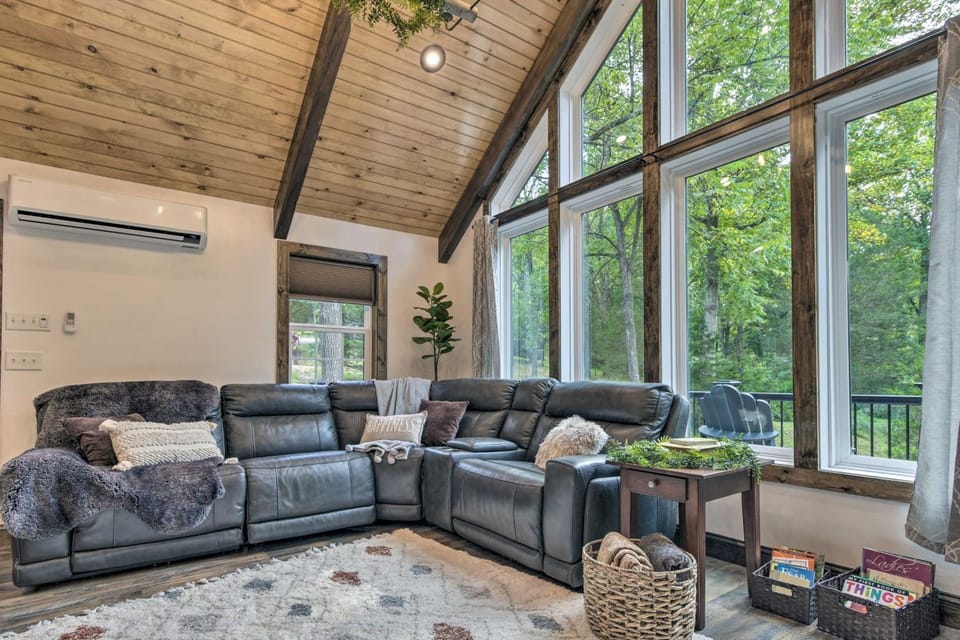 Pet-Friendly Delta Cabin w/ Private Hot Tub! Cabin in Pennsylvania