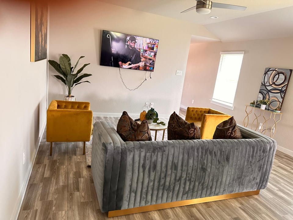 TV and multimedia, Living room, Evening entertainment, fireplace