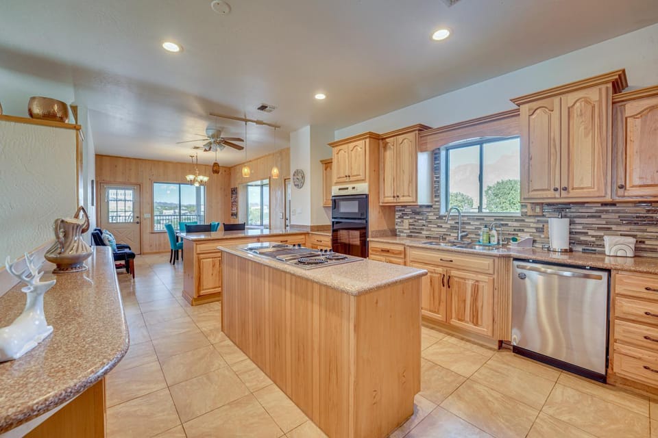 Private Hot Tub & Epic Views in Superstition Mtns! House in Apache Junction