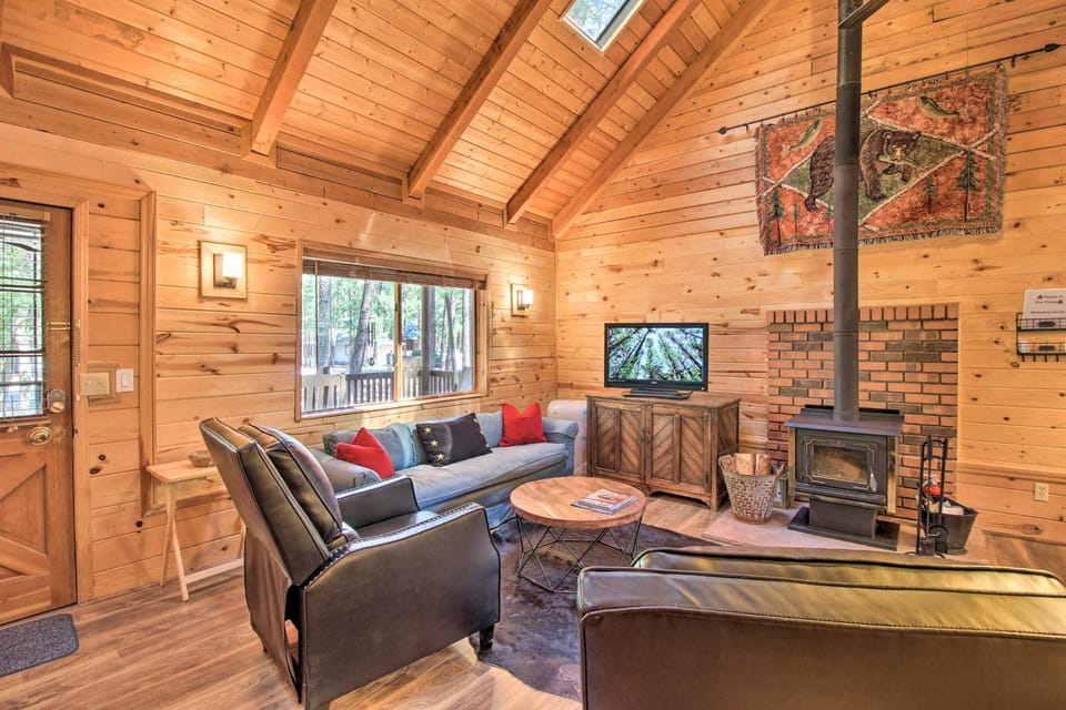 Pinetop-Lakeside Cabin w/ Deck: Hike, Ski & Golf Cabin in Arizona