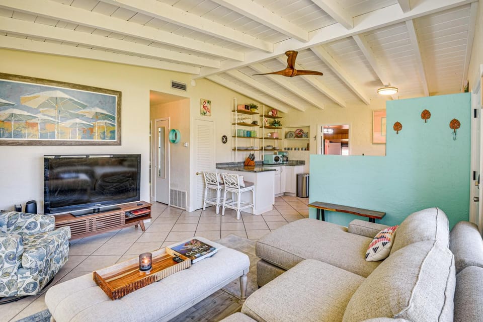Ormond Beach Retreat: Walk to Shore & Shops! House in Daytona Beach