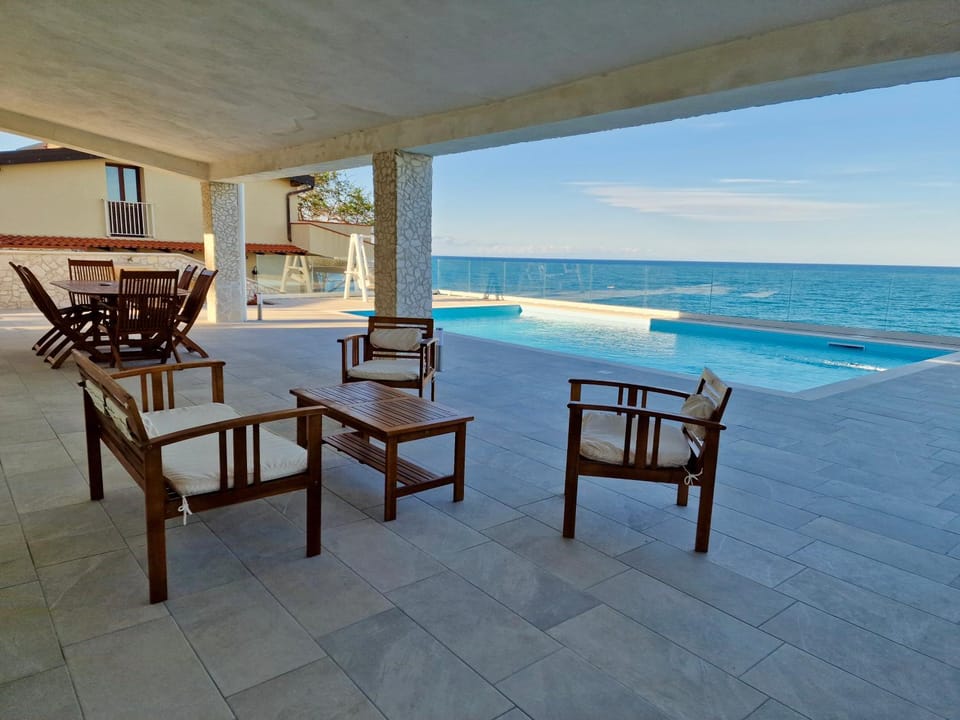Patio, Dining area, Swimming pool