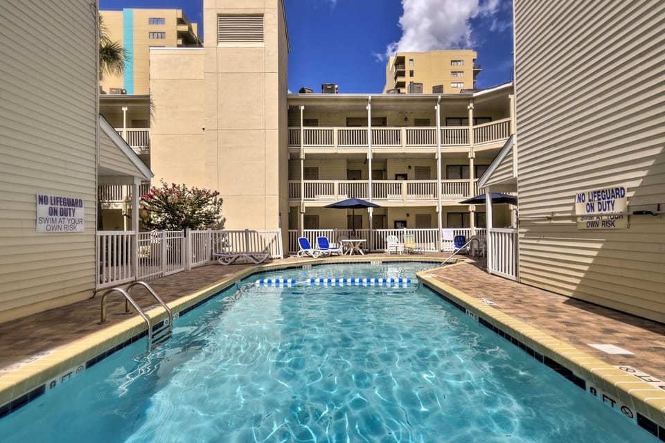 Steps to Ocean: Convenient Myrtle Beach Townhome! House in Myrtle Beach