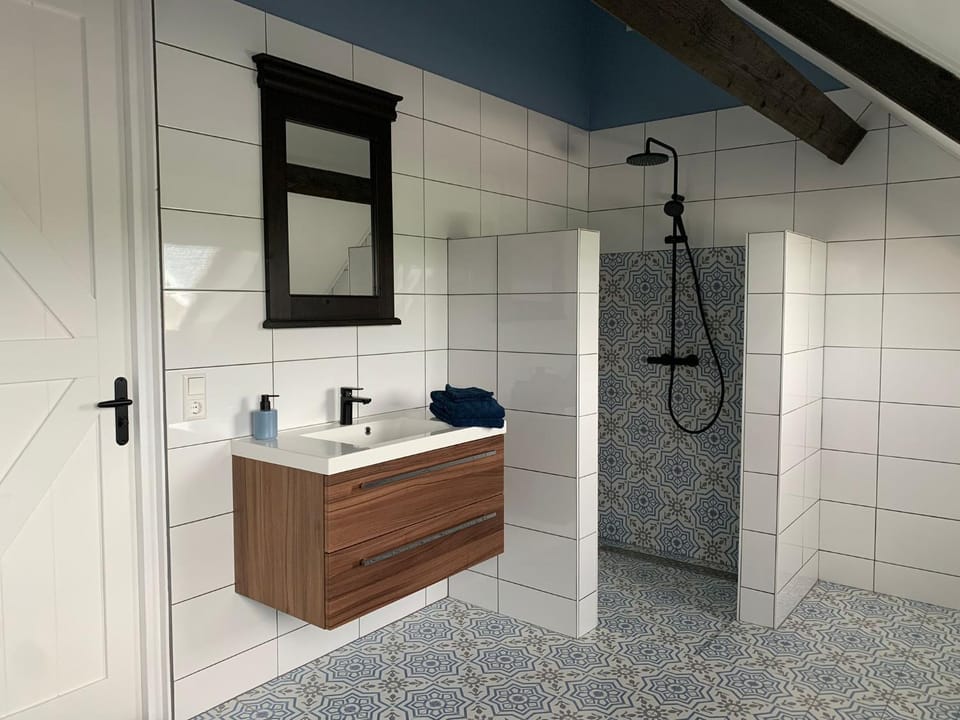 Shower, Bathroom, towels