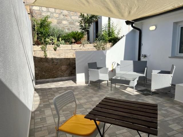 Patio, Balcony/Terrace, Seating area, Dining area