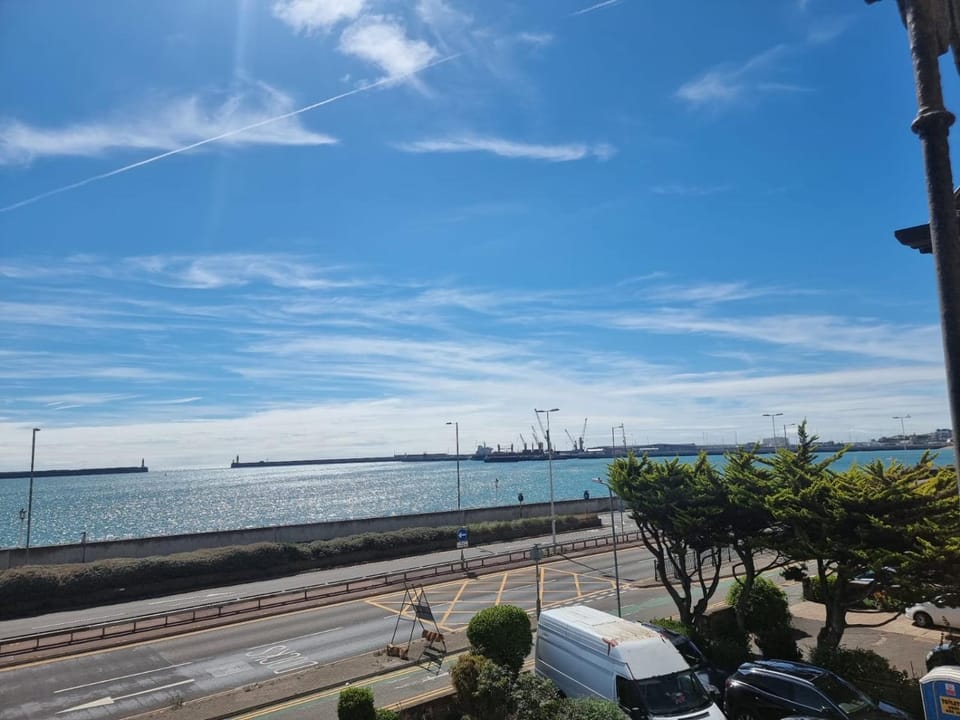 Studio Flat Next to Port and Cliffs Apartment in Dover