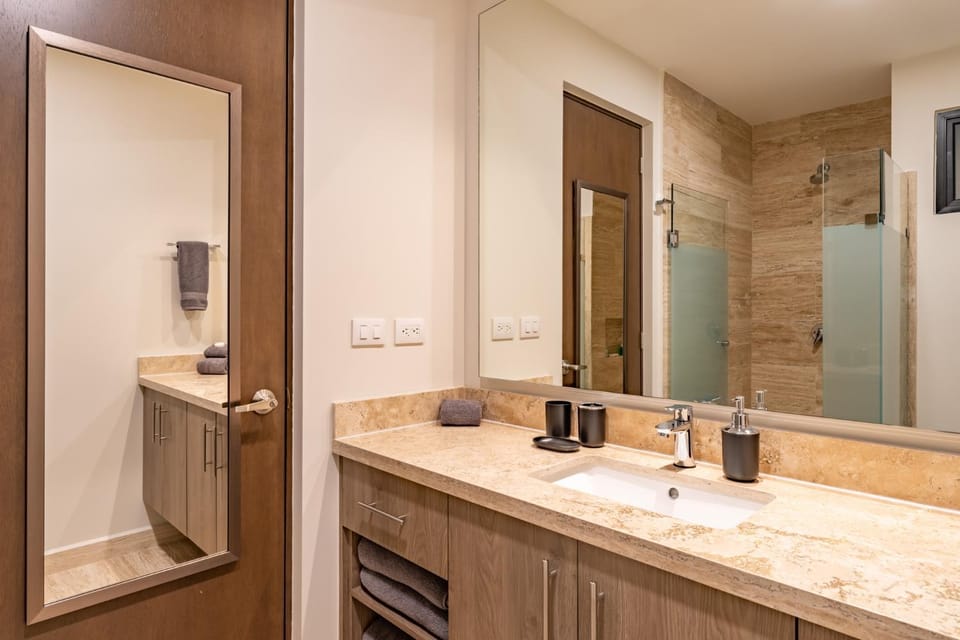 Shower, Bathroom, towels