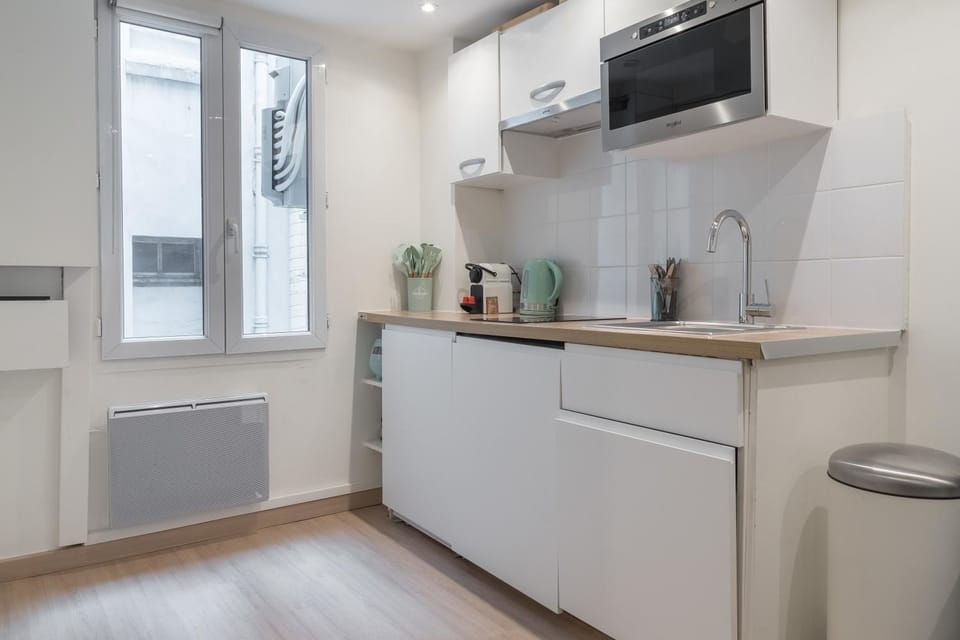 Lavie Maison Parisian Aircon Gem Apartment in Paris
