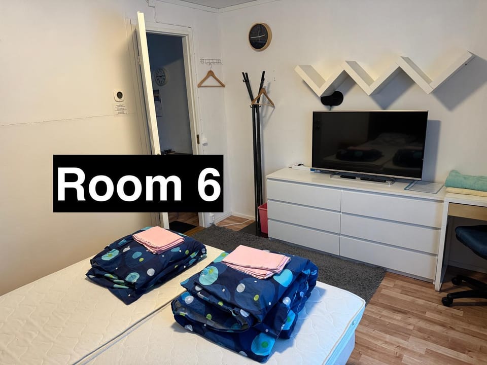 Photo of the whole room, Bedroom