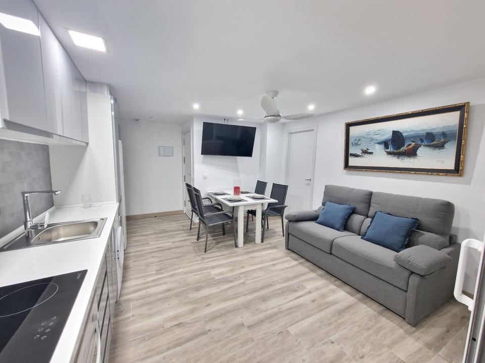Miyas 2, PRIMERA LÍNEA DE PLAYA Apartment in Alicante