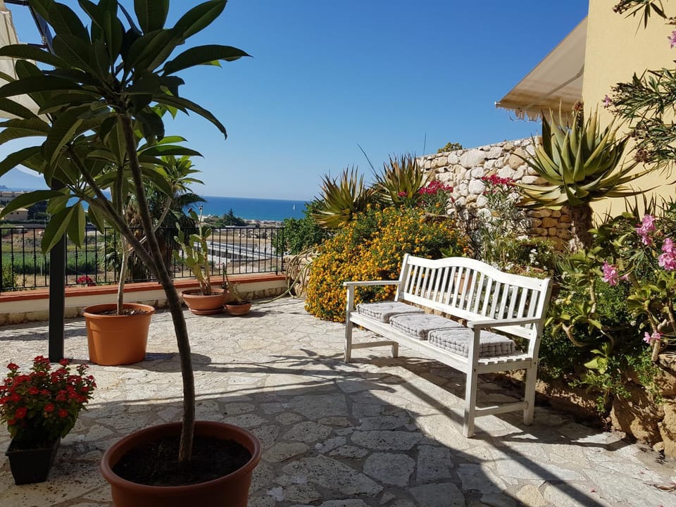 Garden, Balcony/Terrace