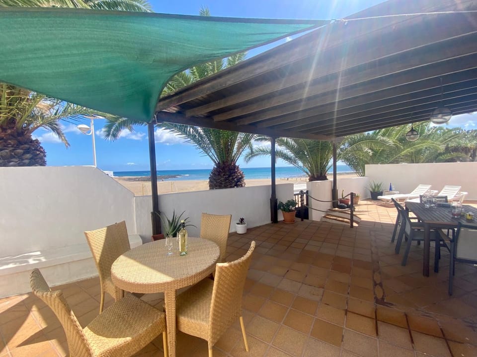 View (from property/room), Balcony/Terrace, Dining area, Sea view