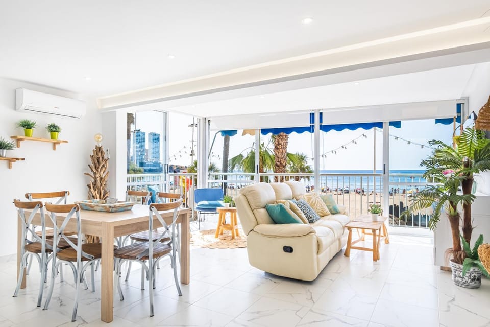 Living room, Dining area, Sea view