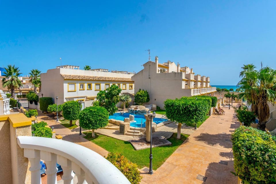 Pool view, Sea view