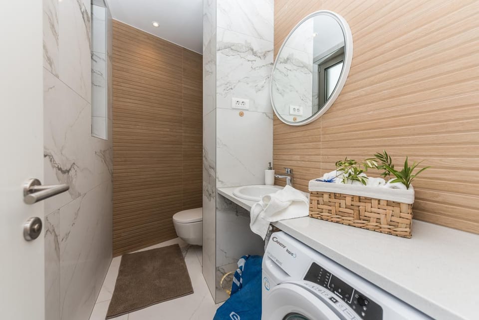 Toilet, Bathroom, washing machine