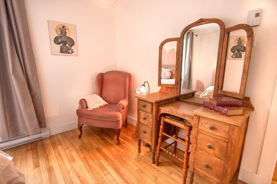 Seating area, Bedroom