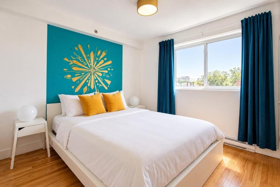 POP - SelfCheckIn - Rooftop - Terraces - St-Denis Apartment in Laval