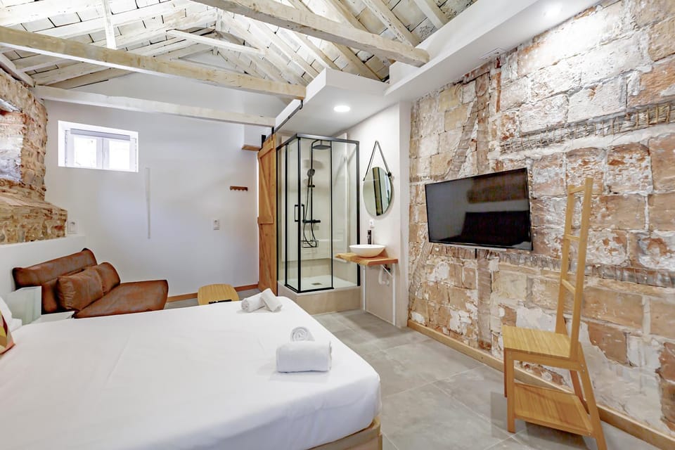 Bed, TV and multimedia, Photo of the whole room, Seating area