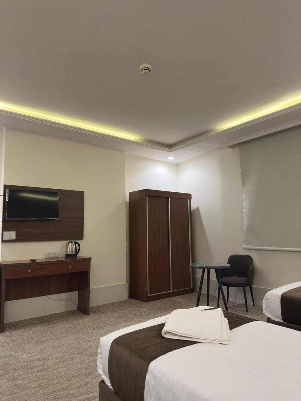 Bed, TV and multimedia, Bedroom, wardrobe