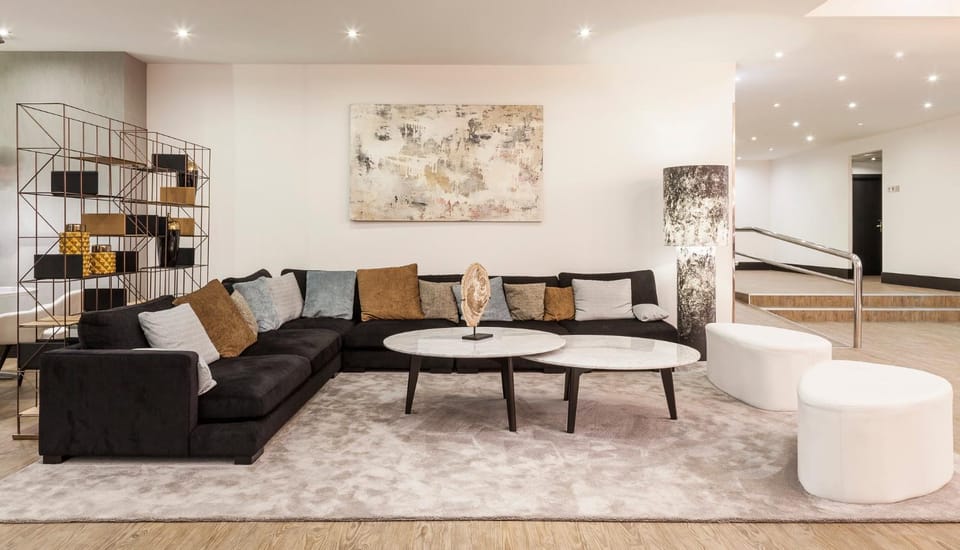 Communal lounge/ TV room, Lobby or reception